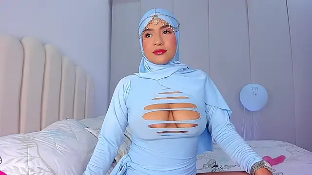 Snapshot of Amira-Zahra chatting on 04-22-26, 10:11 Amira-Zahra online show from 04-22-26, 10:11