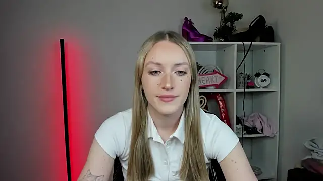 EvelynBlond online show from 04-20-26, 12:30