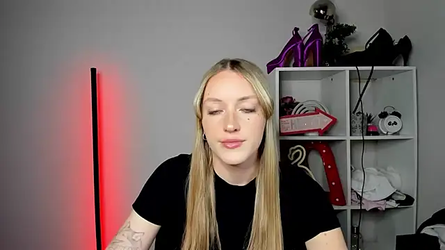 EvelynBlond online show from 05-04-26, 12:34