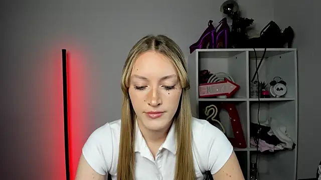 EvelynBlond online show from 05-06-26, 12:43