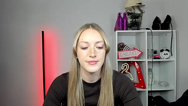 EvelynBlond online show from 05-14-26, 12:45