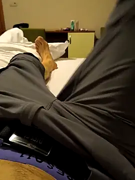 00x0x00 online show from 04-20-26, 07:04