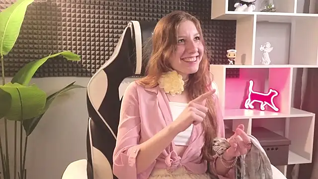 HazeLuneth online show from 02-12-26, 08:42