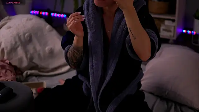 PureEllieX online show from 04-12-26, 04:17