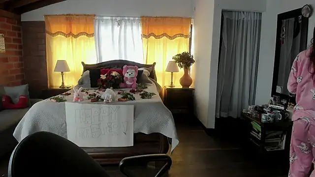 Charlotte-Willson online show from 04-06-26, 03:57