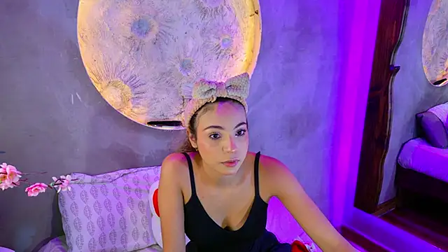 Snapshot of Kaaory chatting on 06-26-26, 04:00 Kaaory online show from 06-26-26, 04:00