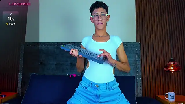 Snapshot of alan_bless18 chatting on 11-26-25, 07:15 alan bless18 online show from 11-26-25, 07:15