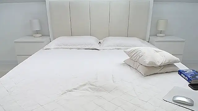 Milena29 online show from 03-11-26, 06:19