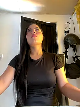 Snapshot of Marilyn_Monrou chatting on 12-15-25, 06:34 Marilyn Monrou online show from 12-15-25, 06:34