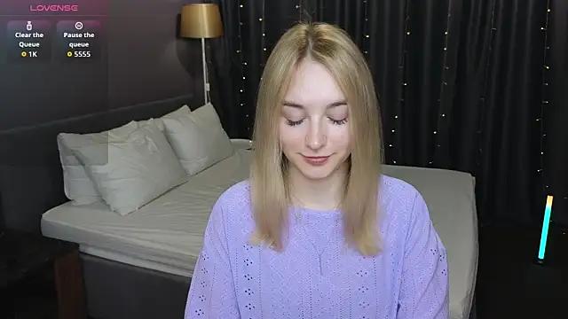 Snapshot of Shy_Polly chatting on 05-08-26, 12:38 Shy Polly online show from 05-08-26, 12:38