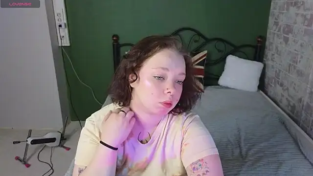 Snapshot of Vlada_vv chatting on 07-14-26, 01:08 Vlada vv online show from 07-14-26, 01:08