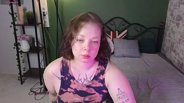 Snapshot of Vlada_vv chatting on 07-15-26, 04:18 Vlada vv online show from 07-15-26, 04:18