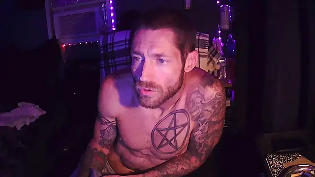 Snapshot of KingCole2390 chatting on 02-12-26, 02:28 KingCole2390 online show from 02-12-26, 02:28