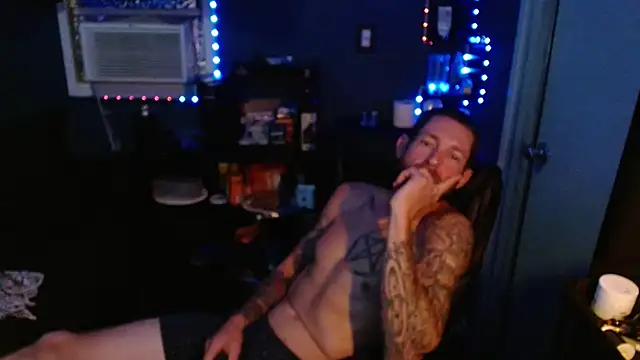 Snapshot of KingCole2390 chatting on 03-07-26, 07:27 KingCole2390 online show from 03-07-26, 07:27