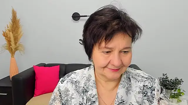 Snapshot of EveRalphes chatting on 12-02-25, 07:25 EveRalphes online show from 12-02-25, 07:25