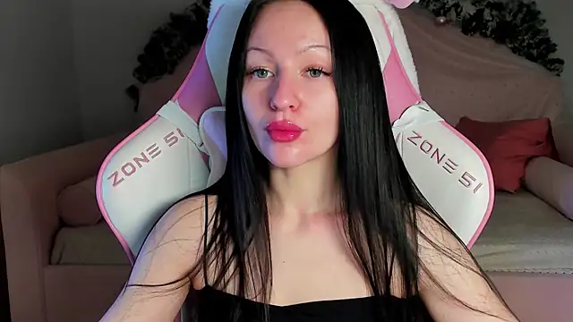 NaomiBlakes online show from 12-18-25, 05:24