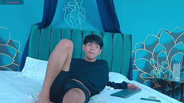 Snapshot of Liam_Sinclair chatting on 02-08-26, 04:43 Liam Sinclair online show from 02-08-26, 04:43