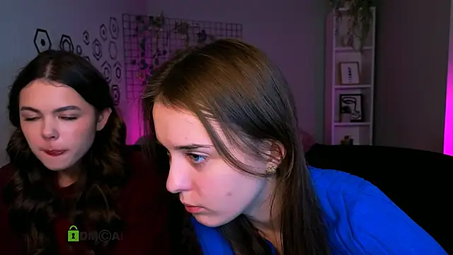 Snapshot of maddycats chatting on 11-24-25, 01:55 maddycats online show from 11-24-25, 01:55