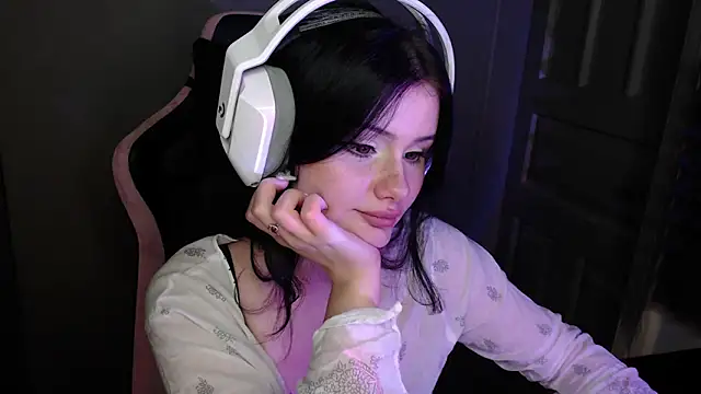 Moon raven online show from 12-22-25, 10:18