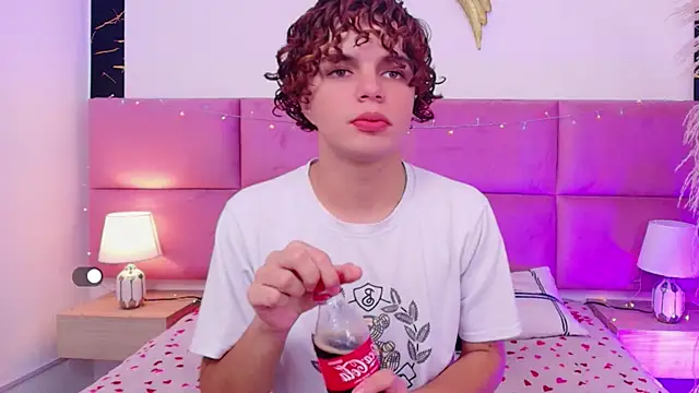 Skyee angel online show from 12-21-25, 01:29