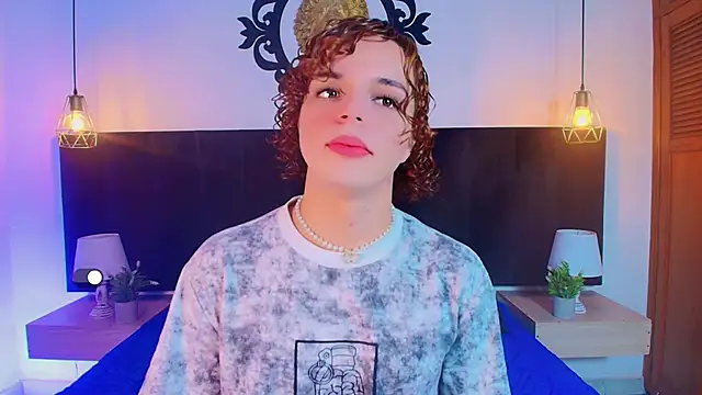 Skyee angel online show from 05-17-26, 01:51