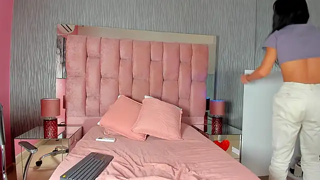 Snapshot of Fernanda_Thail chatting on 11-28-25, 12:08 Fernanda Thail online show from 11-28-25, 12:08