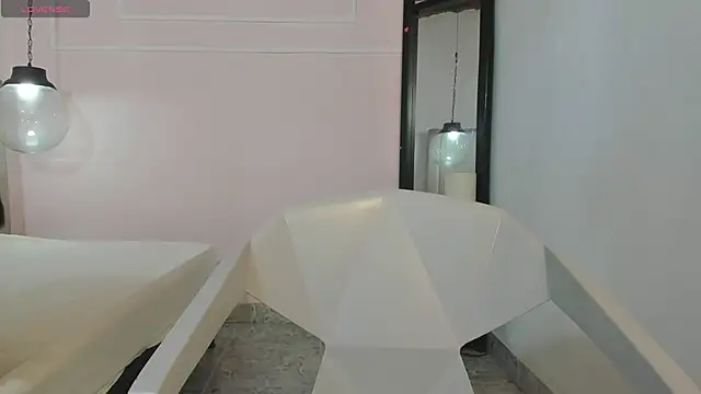 Izelevans online show from 04-15-26, 10:55