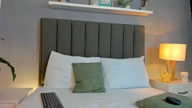 lindaa natashaa  online show from 12-21-25, 02:51