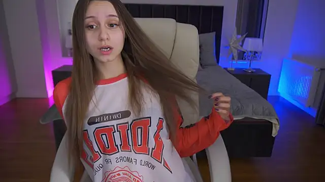 TinyNatalie online show from 02-17-26, 03:25