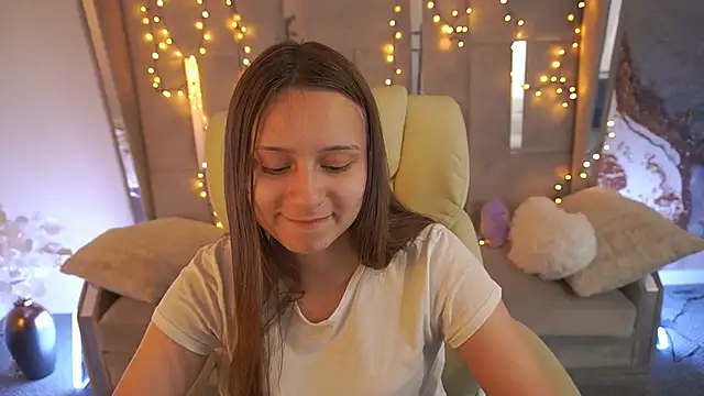 TinyNatalie online show from 05-25-26, 12:33