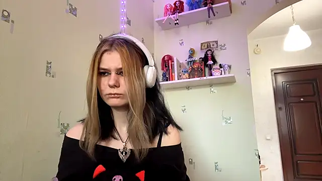 TraceeSchutt online show from 12-22-25, 01:08