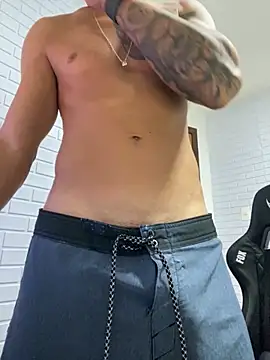 Snapshot of enzofelipe chatting on 11-23-25, 02:06 enzofelipe online show from 11-23-25, 02:06