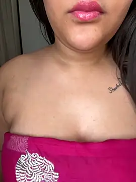 Snapshot of DivyaSharma999 chatting on 11-25-25, 03:17 DivyaSharma999 online show from 11-25-25, 03:17