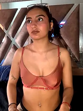 ZoeJohnson Pink online show from 11-26-25, 12:50