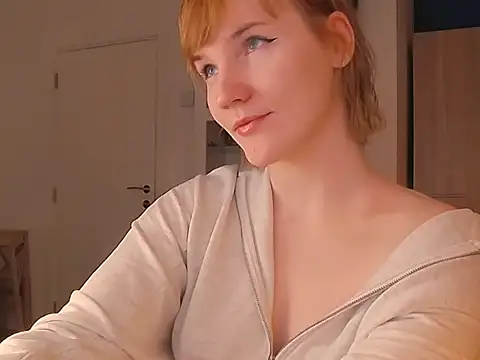 Snapshot of CatchVi chatting on 04-08-26, 08:42 CatchVi online show from 04-08-26, 08:42