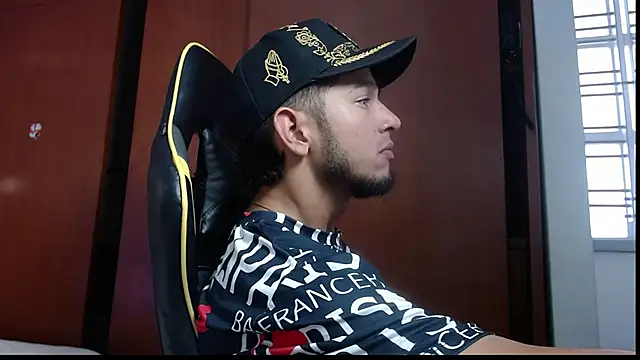 Couple wildd  online show from 12-20-25, 08:38