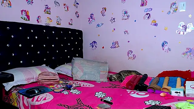 ShantalTsFox online show from 03-01-26, 04:03