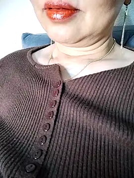 LisantLy online show from 11-25-25, 03:12