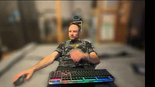 Snapshot of famous1tad chatting on 12-19-25, 02:51 famous1tad online show from 12-19-25, 02:51