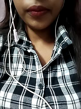 Snapshot of simmi02 chatting on 11-23-25, 09:03 simmi02 online show from 11-23-25, 09:03