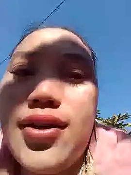 Snapshot of beny8800 chatting on 11-29-25, 12:46 beny8800 online show from 11-29-25, 12:46