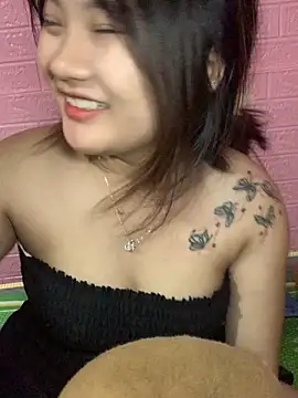 Snapshot of lau-2 chatting on 11-25-25, 02:17 lau-2 online show from 11-25-25, 02:17