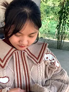 Snapshot of lau-2 chatting on 11-27-25, 02:46 lau-2 online show from 11-27-25, 02:46