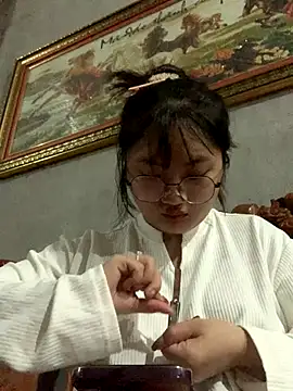 Snapshot of lau-2 chatting on 12-04-25, 01:09 lau-2 online show from 12-04-25, 01:09