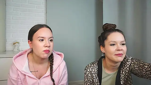 VirginiaRowe online show from 01-06-26, 01:59