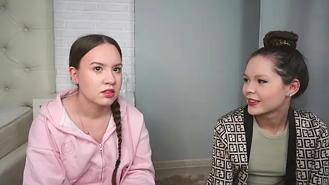 VirginiaRowe online show from 01-07-26, 01:13