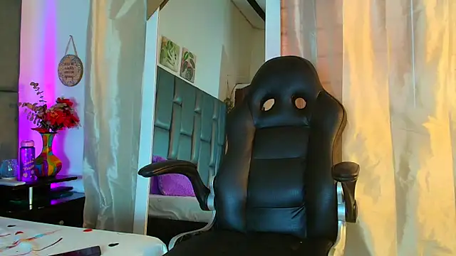 Snapshot of TashaNaughty4u chatting on 04-22-26, 07:37 TashaNaughty4u online show from 04-22-26, 07:37