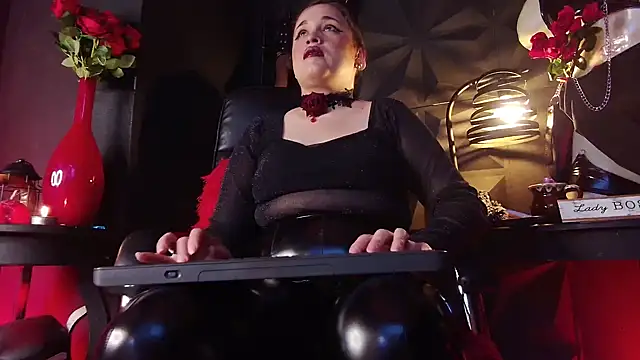 MillyWhrite online show from 12-22-25, 05:21