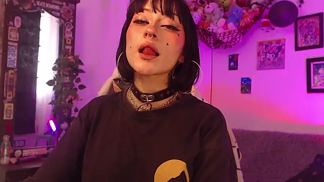 Snapshot of Layla_quinn chatting on 01-10-26, 05:04 Layla quinn online show from 01-10-26, 05:04