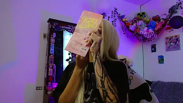 Snapshot of Layla_quinn chatting on 01-13-26, 08:25 Layla quinn online show from 01-13-26, 08:25